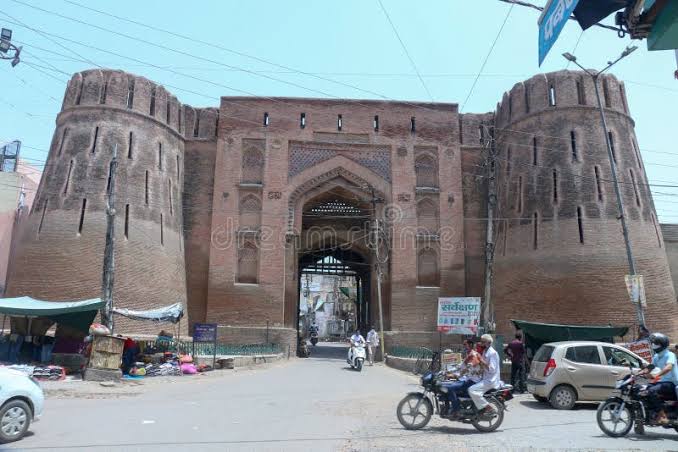 hansi entrance